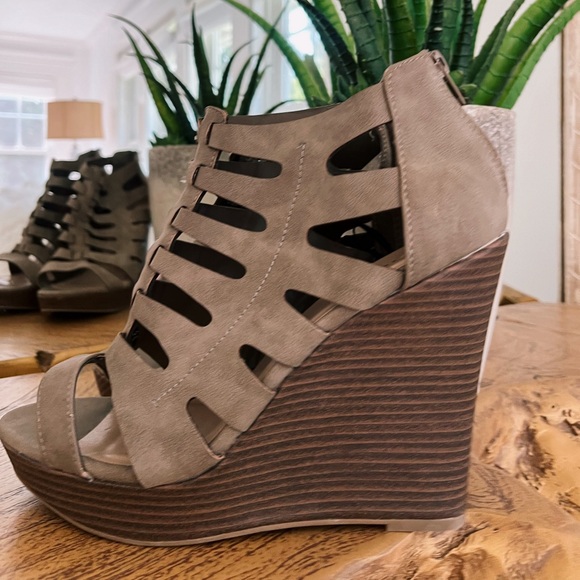 JASMINE WEDGE PLATFORM HEELS ✨ - Picture 2 of 7